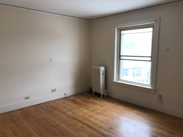 bedroom - 114 N Main St
