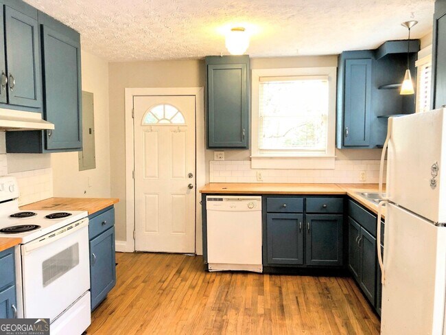 Building Photo - 215 Johnson Dr