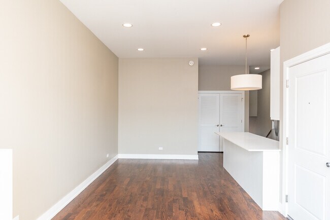 Building Photo - 3516 N Sacramento Ave
