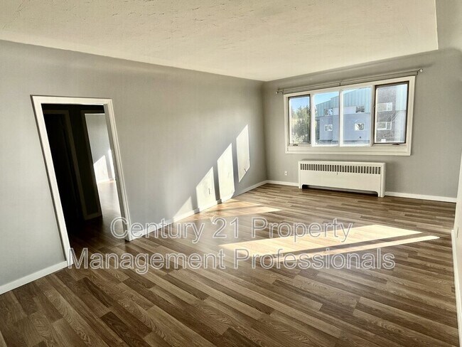 Photo du bâtiment - 11235 117 St NW