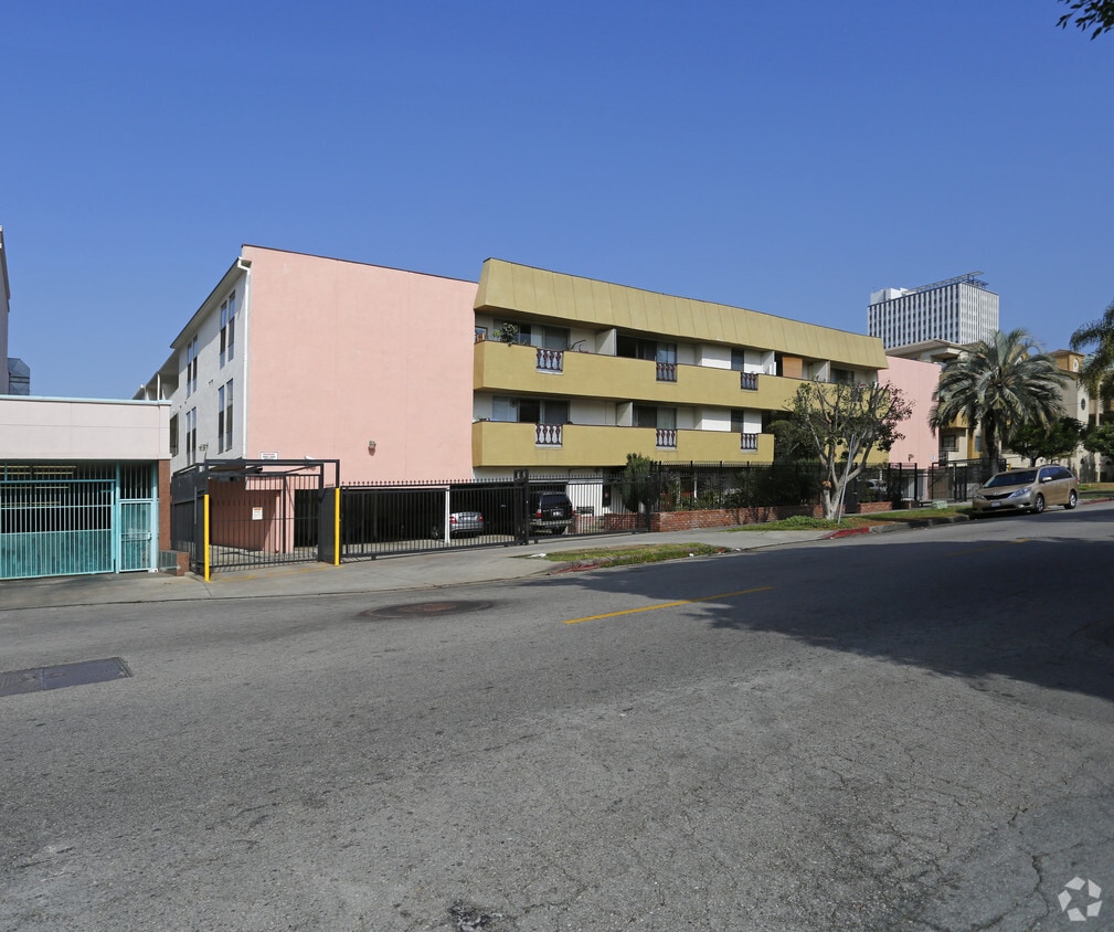 Building Photo - 737 S Oxford Ave