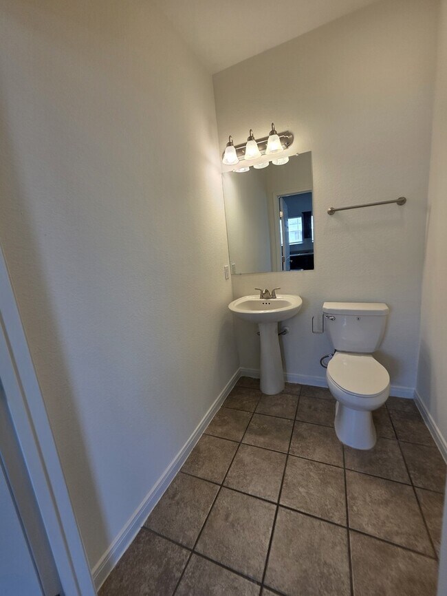 Building Photo - 3/2.5/2-Ready for Move In