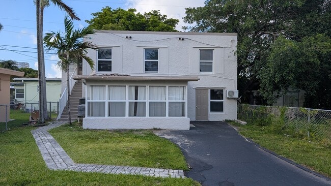Exterior - 708 NE 4th St