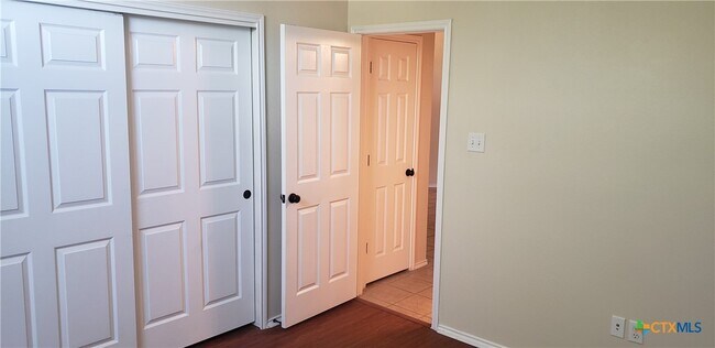 Building Photo - 2302 Griffin Dr