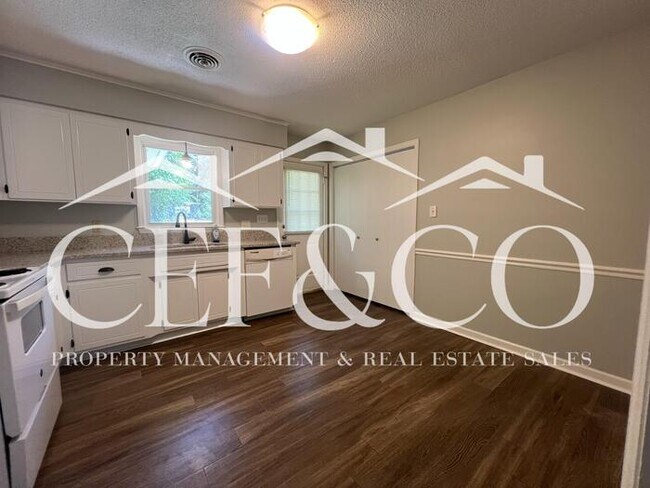 Foto del edificio - Beautifully updated 2 bedroom duplex!