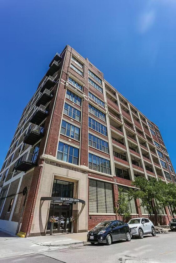 Primary Photo - 320 E 21st St