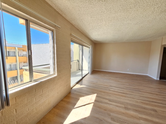 Building Photo - 505 S La Fayette Park Pl