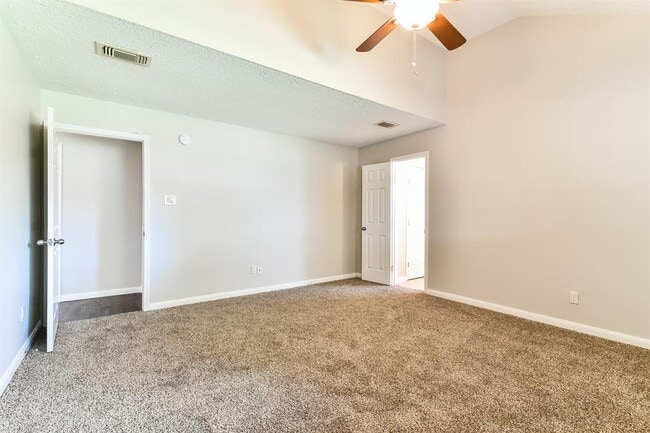Building Photo - 11918 Cottonwood Ln