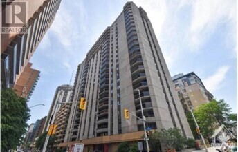 Building Photo - 470 Laurier Ave W