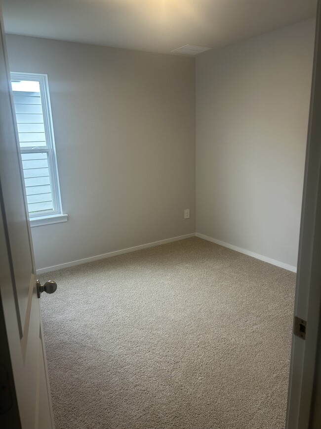 Building Photo - 329 Pickel Dr