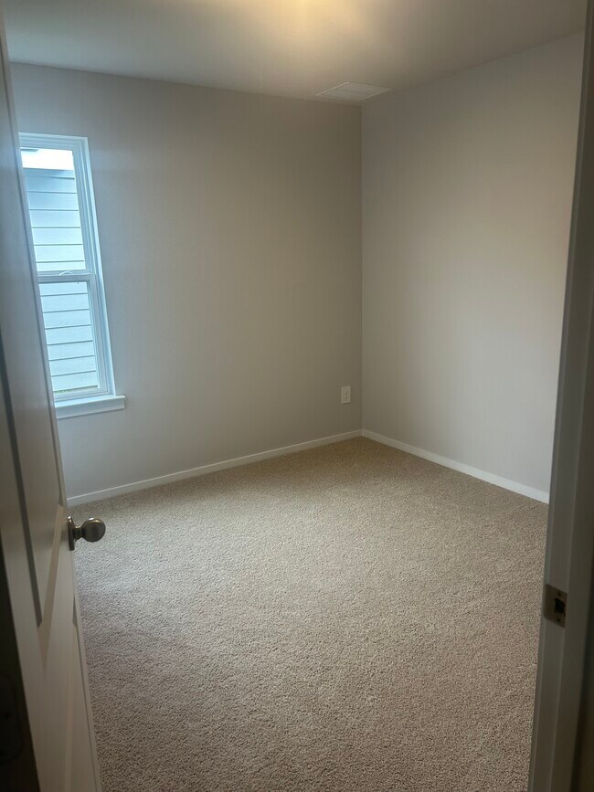 Foto del edificio - 329 Pickel Dr