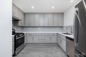 Interior Photo - 1408 Barry Ave