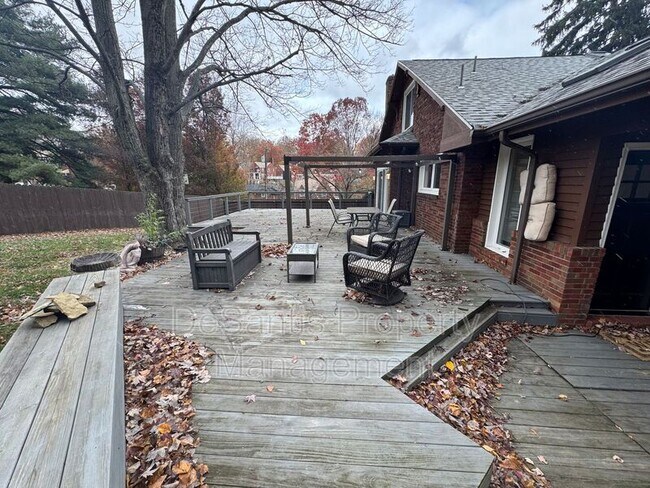 Foto del edificio - 2441 Potomac Ave