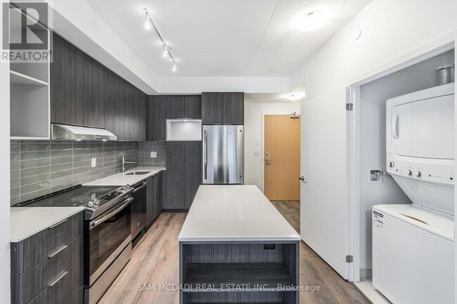 Building Photo - 2520 Eglinton Ave W