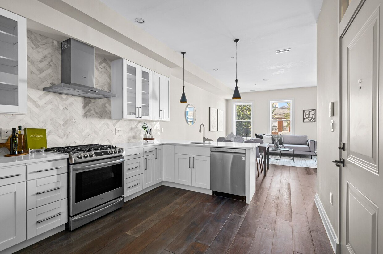 Beautiful 2 bed 2 bath plus den- Parking!!... - Beautiful 2 bed 2 bath plus den- Parking!!...