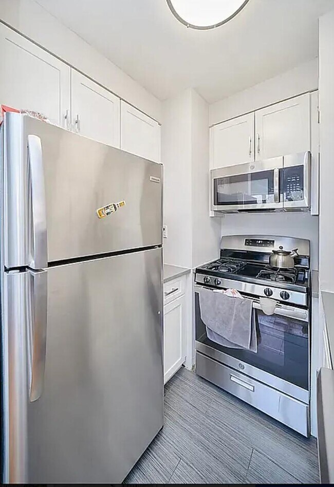 Building Photo - JUST LISTED HUGE STUDIO W/ PRIVATE BALCONY IN HELL’S KITCHEN