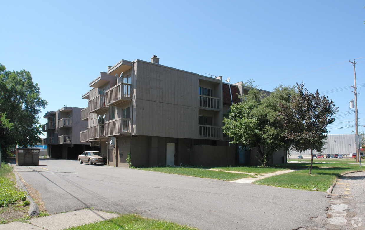 Building Photo - Riverwood Apartments