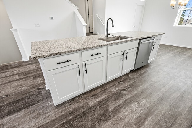 Building Photo - 1587 Syracuse Dr