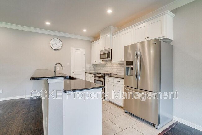 Building Photo - 5100 Curzon Ave