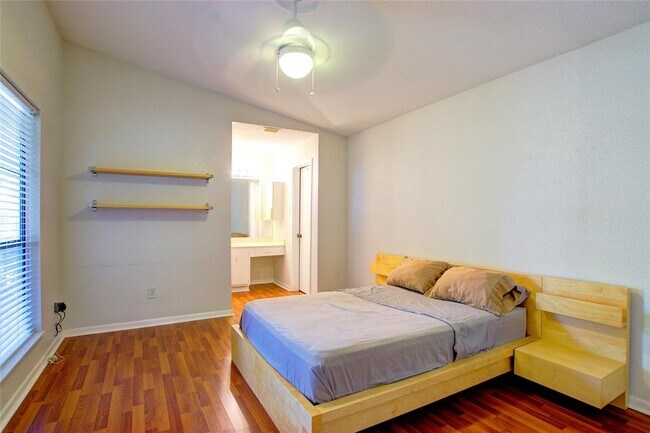 Foto del edificio - 8100 Cambridge St