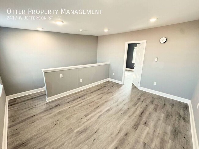 Foto del edificio - 2417 W Jefferson St