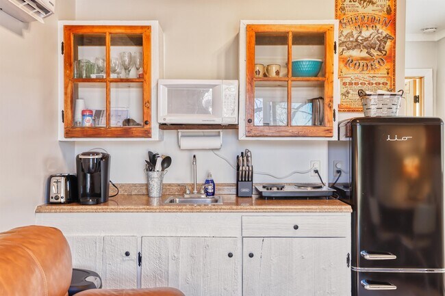 Building Photo - 86 Peno Rd