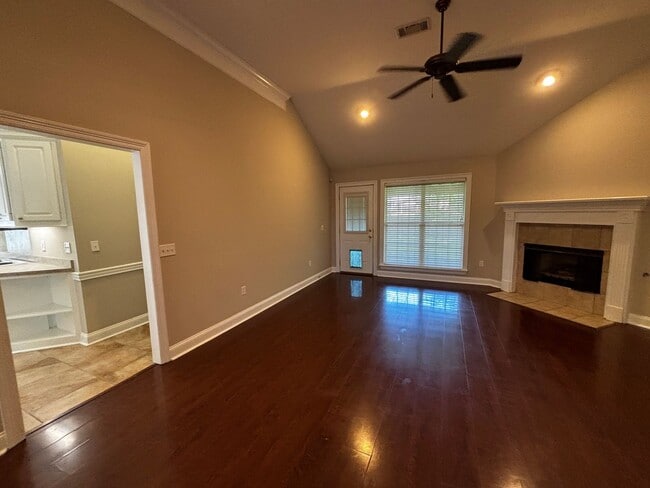 Building Photo - 410 Abbey Woods