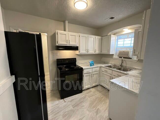 Foto del edificio - 2677 Larose Ave
