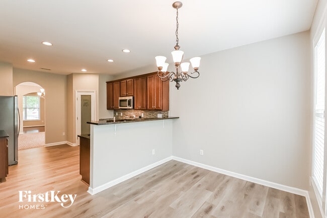 Building Photo - 1020 Bridlemine Dr