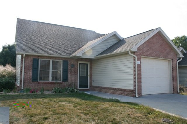 Foto del edificio - Charming 3-Bedroom End Unit Townhouse in B...