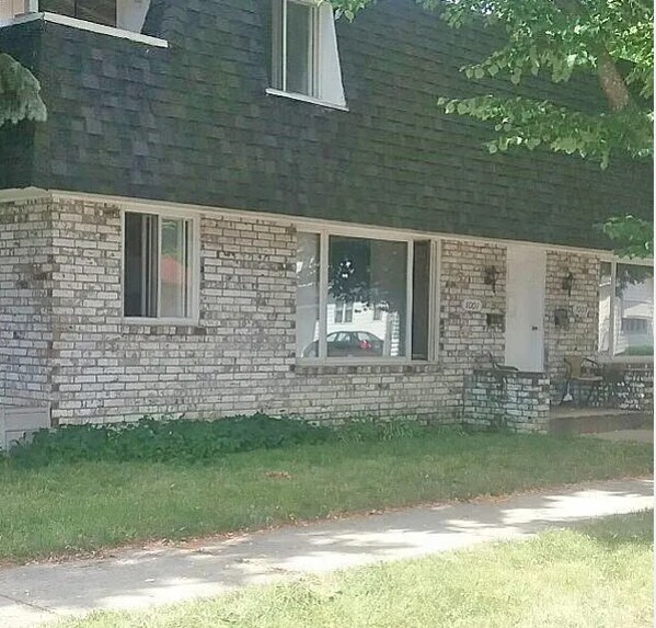 1003 Romayne Ave, Racine, WI 53402 Townhome Rentals in Racine WI