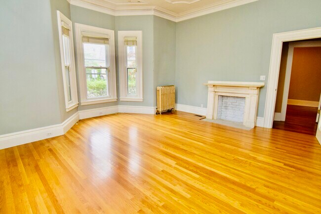 Building Photo - 298 Lamartine St