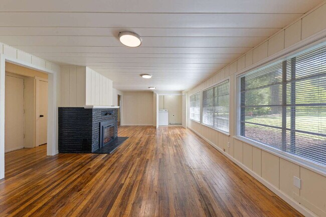 Foto del edificio - Updated 3 bedroom duplex