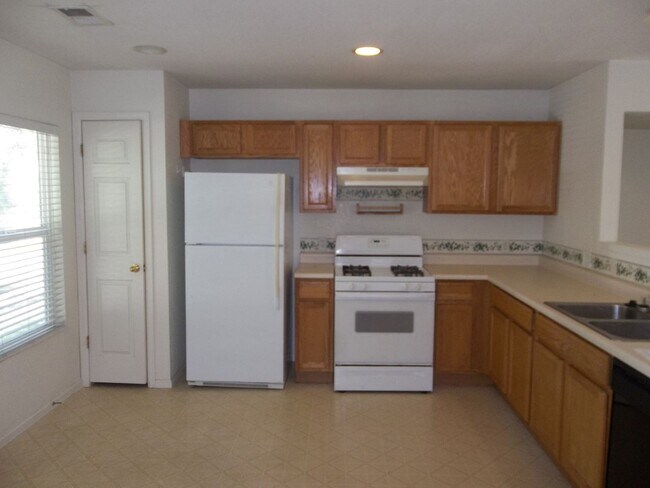 Foto del edificio - Bright and Inviting 3 Bedroom Home Near Everything Fort Collins Has to Offer