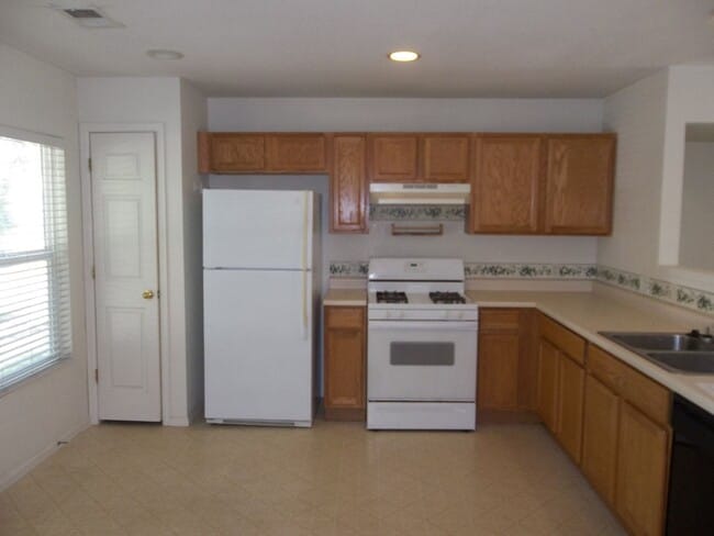 Building Photo - Charming Traditional Home in Fort Collins
