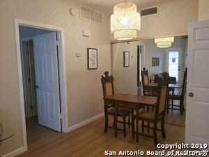 Foto del edificio - 8655 Datapoint Dr