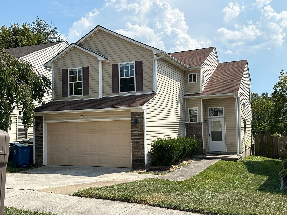 Foto principal - Beautiful 3 BR, 2.5 Bath House in Georgetown! Open Layout, Fenced Backyard, Attached Garage