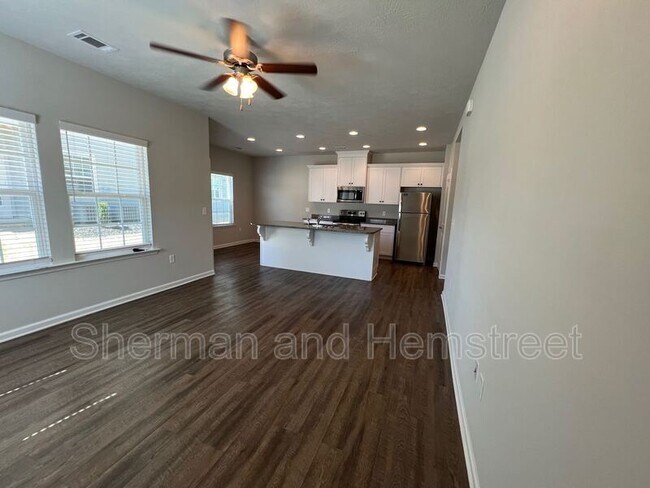Building Photo - 661 Dobhill Ln