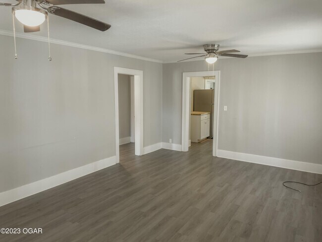 Foto del edificio - 310 N Pearl Ave