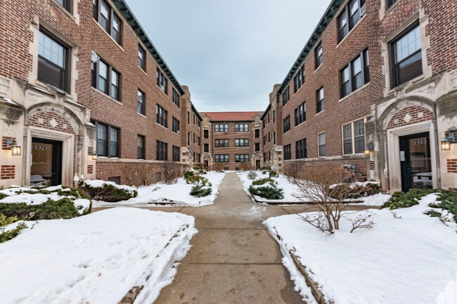 Building Photo - 1309 Oak Ave