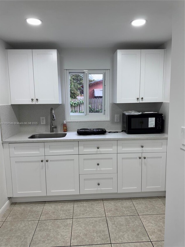 Foto principal - 5832 SW 2nd St