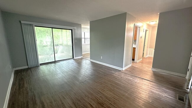 Foto del edificio - 3735 Donovan Dr