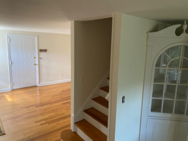 Building Photo - 621 Greenbrook Rd