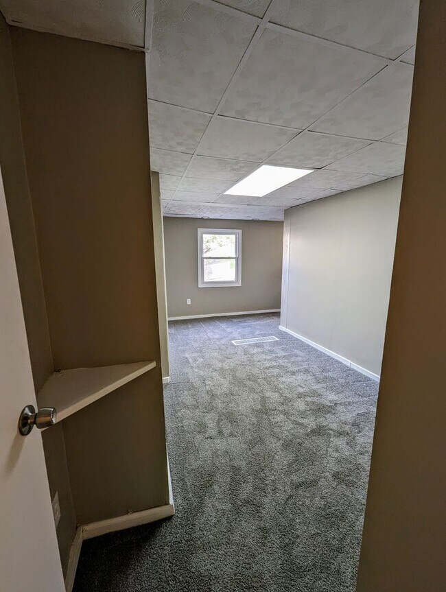 Foto del edificio - Newly Renovated 1 Bed, 1 Bath Apartment in Greenfield w/ Bonus Room - Convenient Location - Avail...