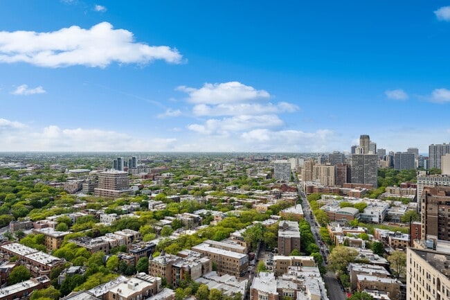 Building Photo - 2020 N Lincoln Park W