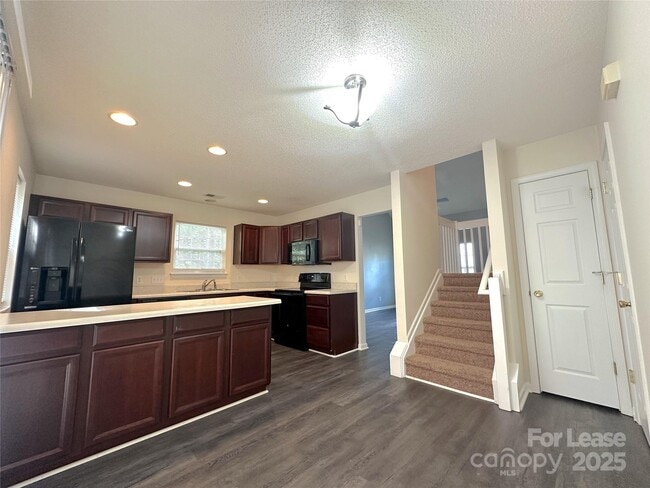 Foto del edificio - 3040 Caldwell Ridge Pkwy