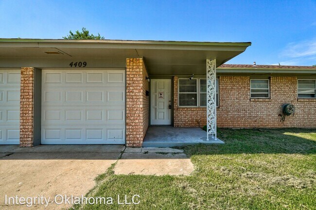 Building Photo - 3 br, 1.5 bath House - 4409 SE 43rd St.