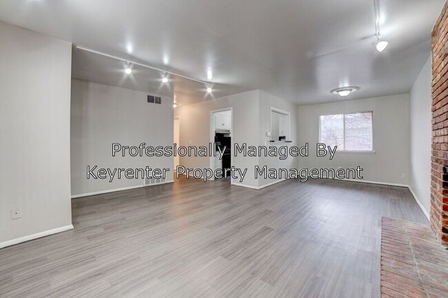 Foto del edificio - 4817 S Utica Ave