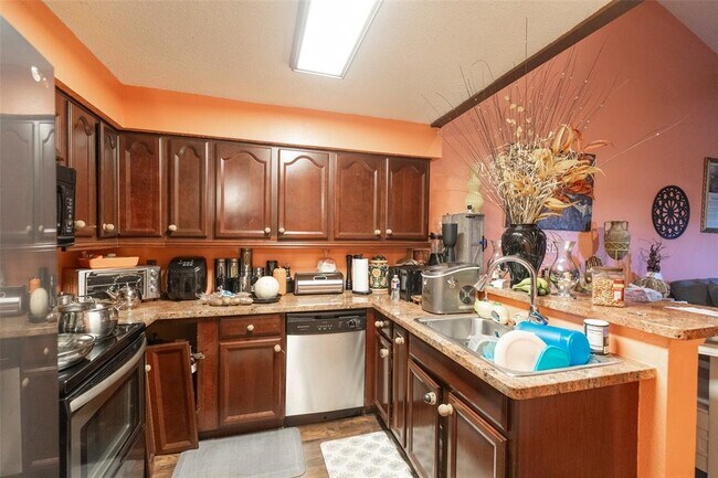 Foto del edificio - 6341 Shadow Tree Dr