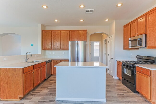 Building Photo - 46186 W Holly Dr